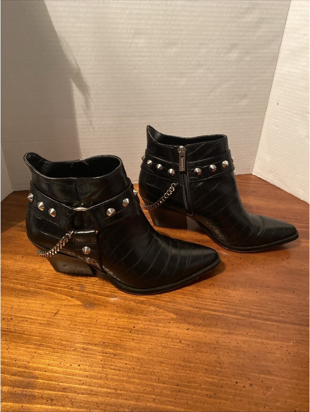 Jessica Simpson Embossed Ankle Boots with Chain Sz 6.5